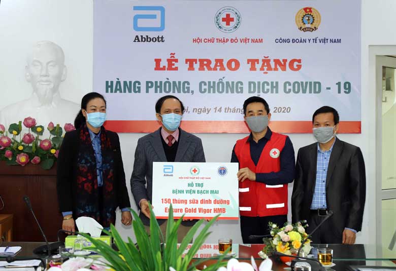 Hội Chữ thập đỏ Việt Nam hỗ trợ y, bác sĩ tuyến đầu chống dịch Covid-19